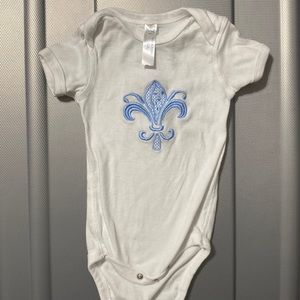 Nola Tawk baby boy girl fleur de lis onesie embroidered newborn 0-3 mos